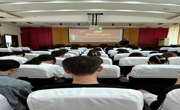 三全育人│公海·赌船(中国)唯一官方网站
组织师生参加“百年中共不负中华”专题讲座
